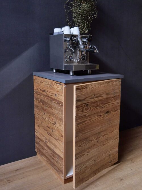 Das Altholzmöbel Comodo eignet sich für Küchen, Aufenthaltsräume und Empfangsbereiche
