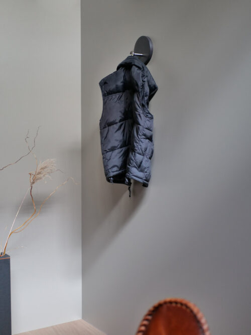 Kleiderhaken-mit Design-Wandaufhängung in Schwarz